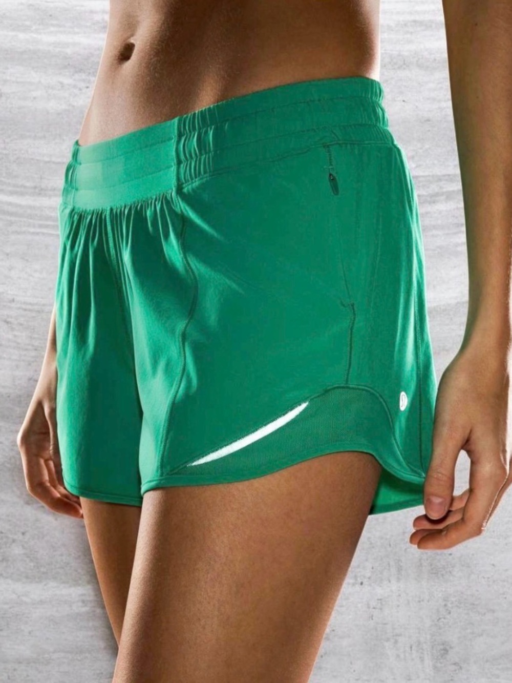 Lululemon Athletica emerald green  hotty Hot lined shorts women’s size 6